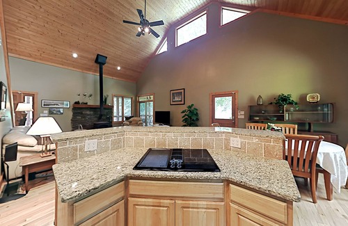 Alexander Casa | 5-Acre Hideaway | Screened Porch | Tall Ceilings, Office Loft | Wildlife