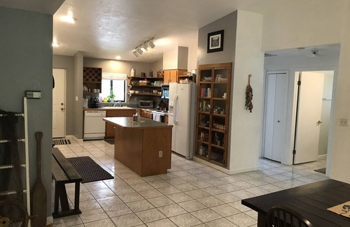 Oviedo Casa | 5-Acre quiet retreat 2 miles from UCF 3/2 Home
