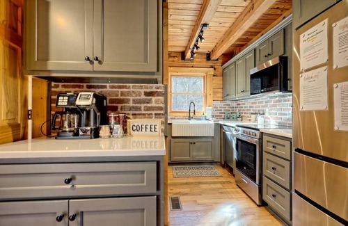 Tate Cabina | 5 acres/secluded/pet friendly