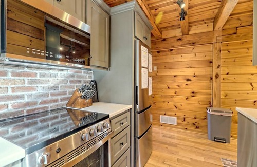Tate Cabina | 5 acres/secluded/pet friendly