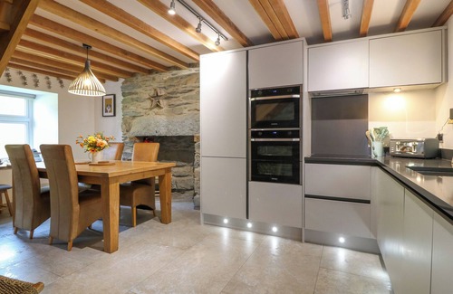 Betws-Y-Coed Cabaña | 5 BANC LLUGWY, with open fire in Betws-Y-Coed