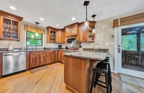 Huddleston Casa | 5 Bathrooms, 2 Flex Rooms, 3 Bathrooms! Sandy Beach, Pet Friendly, Hot Tub, Fire Pit & Wifi! Come V