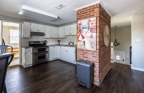 Indianapolis Casa | 5 Bd home w/ GAME ROOM, Pet Friendly- Near I69/465