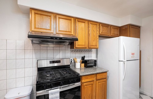 Bassett Casa | 5 BD with Natural Lighting, AC, W/D