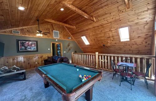 Dandridge Casa | 5 BDR for 20 with Hot Tub Pool Table & Lake View