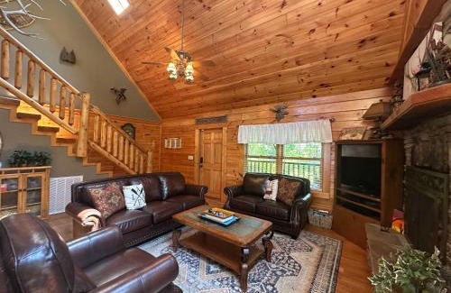 Dandridge Casa | 5 BDR for 20 with Hot Tub Pool Table & Lake View
