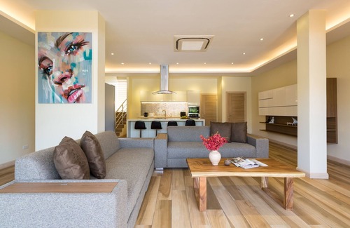 Mae Nam Villa | 5-bdr villa with a beach club and hotel service