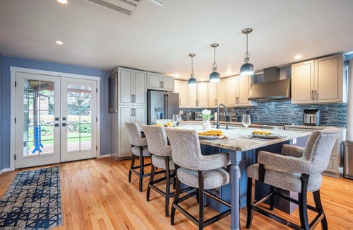 Green Lake Casa | 5-BDR w/ Rooftop Views, Covered Deck & Spacious Backyard–Prime Central Location!