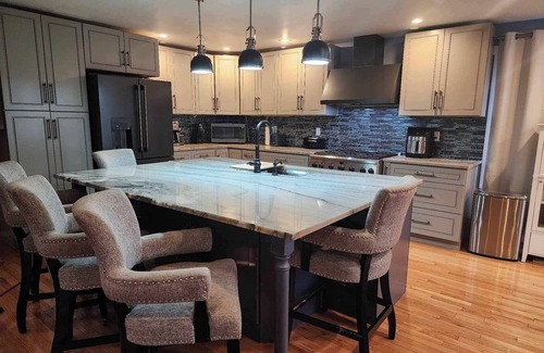 Green Lake Casa | 5-BDR w/ Rooftop Views, Covered Deck & Spacious Backyard–Prime Central Location!