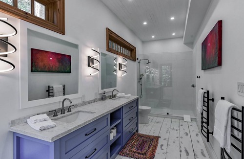 Bracebridge Cabaña | 5 bdrm + 2 BH & bunkie, 5 bath cottage! Lake Muskoka, Sunsets! Privacy! Sauna!