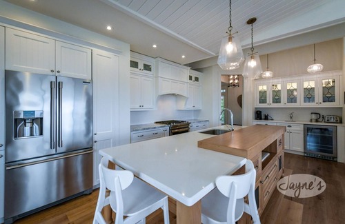 The Blue Mountains Chalet De Esquí | 5 bdrm, 3 bath Beach Chalet! Steps to Georgian Trail! Georgian Bay Views!