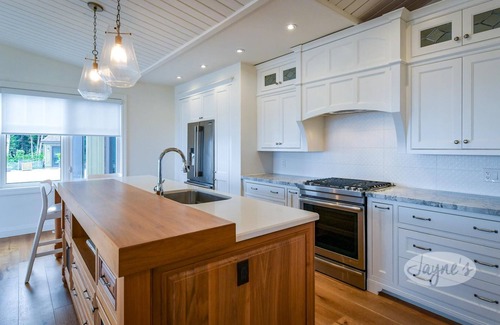 The Blue Mountains Chalet De Esquí | 5 bdrm, 3 bath Beach Chalet! Steps to Georgian Trail! Georgian Bay Views!