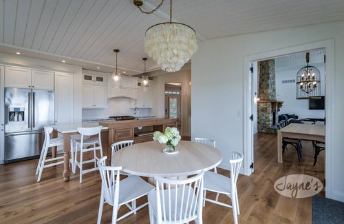 The Blue Mountains Chalet De Esquí | 5 bdrm, 3 bath Beach Chalet! Steps to Georgian Trail! Georgian Bay Views!