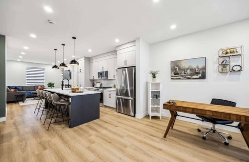 Southwest Calgary Casa | 5 BDRM, 3 King Beds, Two Suites-Perfect Group Stay
