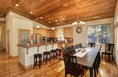 Pioneer Trail Chalet De Esquí | Chalet de 5 hab. Con bañera de hidromasaje / wifi / mesa de billar / apagado Pioneer / descuento fechas de apertura junio / julio