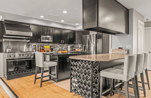 Southwark Casa | 5 BDRM City Oasis - Indoor Pool
