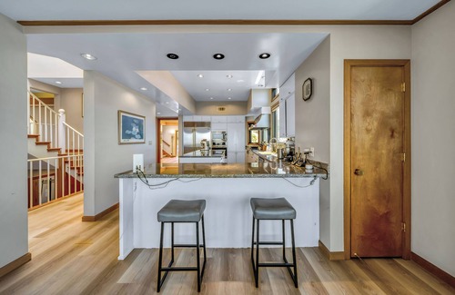 Claremont Casa | 5-bdrm home in Oakland Hills, with sweeping views of San Francisco and GG Bridge