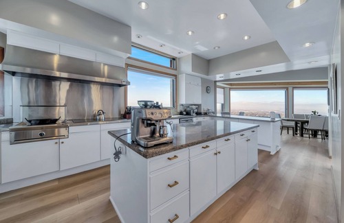 Claremont Casa | 5-bdrm home in Oakland Hills, with sweeping views of San Francisco and GG Bridge
