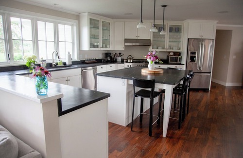 South Burlington Casa | 5 + Bdrm Home Minutes to Downtown Burlington and UVM Campus