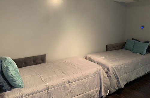 Collier Heights Casa | 5 Bdrm Modern Oasis w/Pool & Basketball - 5 mins to downtown ATL!
