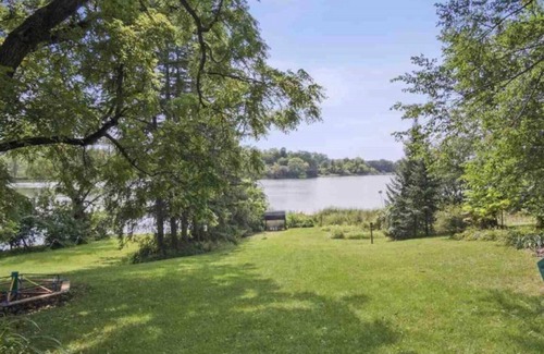 Pardeeville Casa | 5 bdrm/sleeps12 Lakeside Getaway