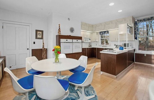 Newburgh Casa | 5 bdrm Victorian, built in 1881-With 21 rooms, on a hill on 4 VERY private acres