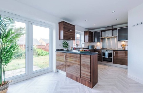 Oldbury Casa | 5 Bed+2.5 Bath | Contractors+Groups |Free Parking!