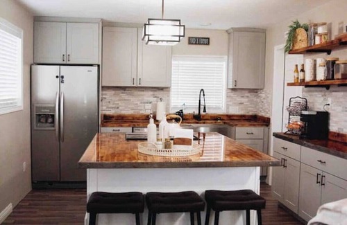 McCammon Casa | 5 Bed 2 Bath Hot Tub Grill Pizza Oven Pets