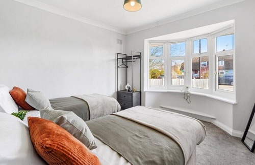 Chelmsford Casa | 5 Bed - 2 Bath - Detached house - Parking for 4