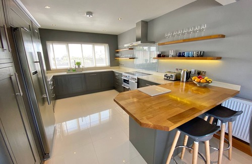 Constantine Bay Casa | 5 bed, 3 bath detached holiday home close to Constantine Bay beach with parking