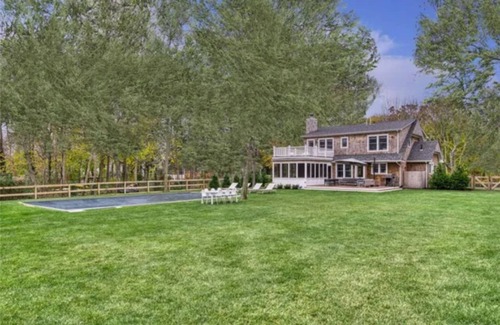 Southold Casa | 5 bed, 4.5 bath home on 1.24 acres w/ pool