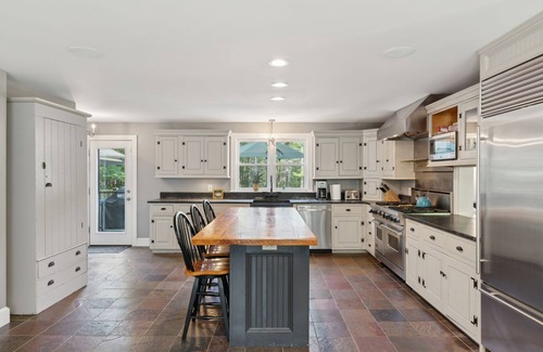 Kennebunk Casa | 5 Bed, 4.5 Bathroom, In-ground Pool, Gym near Parsons Beach!