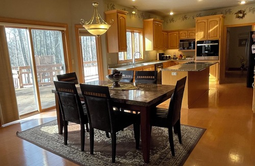 Green Bay Casa | 5 Bed/ 4 Bath 2.9 Miles to Lambeau Field and 1.9 Miles to Green Bay Airport .