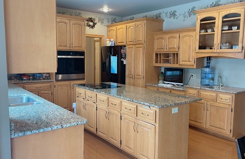 Green Bay Casa | 5 Bed/ 4 Bath 2.9 Miles to Lambeau Field and 1.9 Miles to Green Bay Airport .