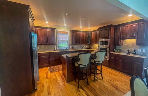Lake Oconee Casa | 5 BED 7 BATH WITH BOAT DOCK
