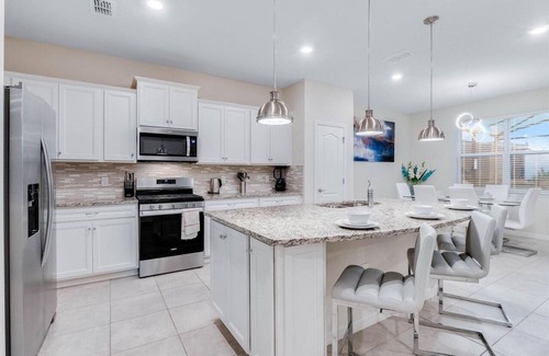 Loughman Villa | 5 Bed Bliss At Solterra By Shine Villas 121 5 Bedroom Villa