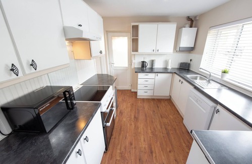 Colchester Casa | 5 Bed Detached House, Parking and fast wifi. Pet Friendly