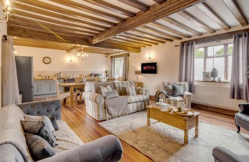 Eastgate Casa | 5-Bed Farmhouse near North Norfolk Coast