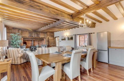 Eastgate Casa | 5-Bed Farmhouse near North Norfolk Coast