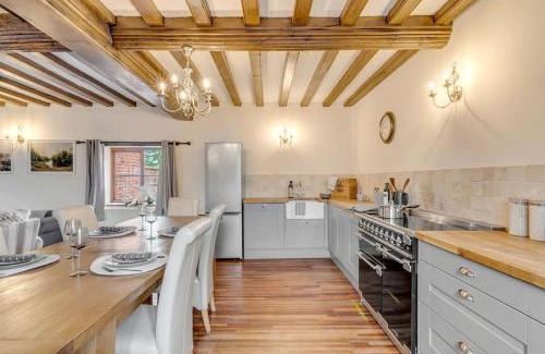 Eastgate Casa | 5-Bed Farmhouse near North Norfolk Coast