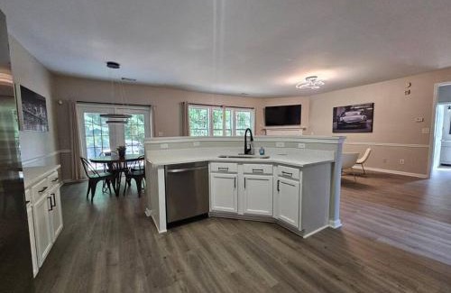 Duluth Casa | 5-Bed Gem Close to Duluth Fun Sleeps 16