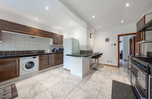 Underhill Casa | 5- bed gem in Barnet, Short let Luxury Awaits