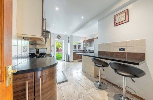 Underhill Casa | 5- bed gem in Barnet, Short let Luxury Awaits