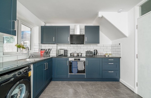Chadwell Heath Casa | 5 Bed House - Sleeps 11 - Garden