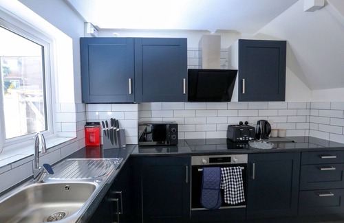 Chadwell Heath Casa | 5 Bed House - Sleeps 11 - Garden