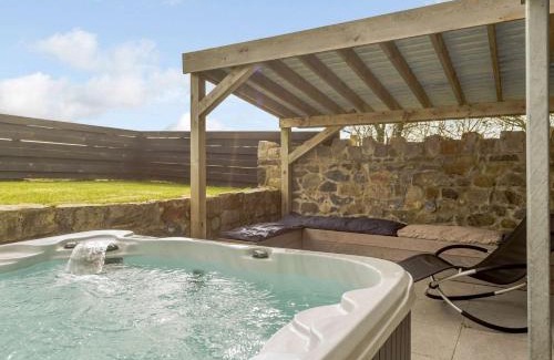 Mynytho Casa | 5 Bed in Abersoch 55385