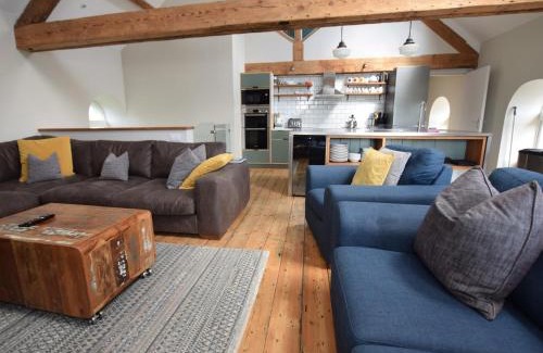 Mynytho Casa | 5 Bed in Abersoch 55385