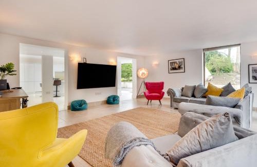 Durham Casa | 5 Bed in Durham 94028