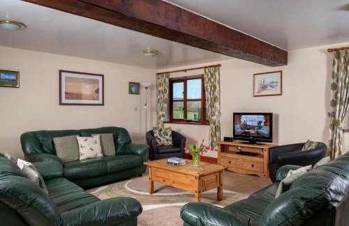 Llyswen Casa | 5 Bed in Hay on Wye BN358