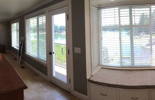 Bonney Lake Casa | 5-bed Lakefront near Tacoma Seattle